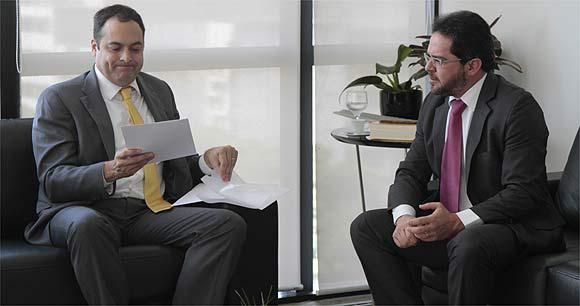 Governador Paulo Câmara (PSB) ao lado do presidente do TCE-PE, Valdecir Pascoal. Foto: Hélia Scheppa/JC Imagem