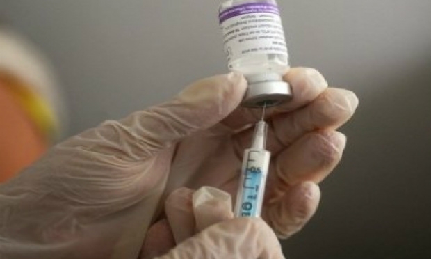 Vacina começa a ser ofertada neste mês, mas de forma escalonada. Doze Estados começam em julho, outros 12 em agosto e o restante - entre eles, São Paulo - começa em setembro / Foto: AFP