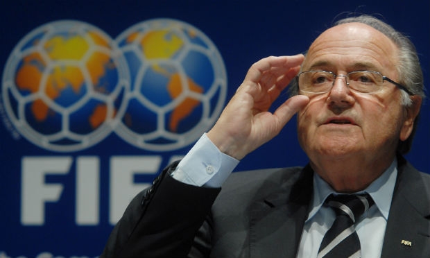 Blatter disse que a medida, tomada após estudo realizado por um grupo de trabalho, precisa de um tempo para ser aplicada / Foto: AFP