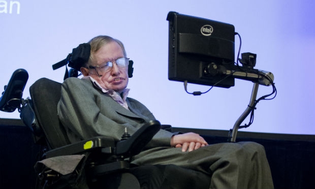 Hawking é considerado um dos cientistas vivos mais brilhantes / Foto: AFP