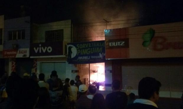 Corpo de Bombeiros ainda não identificou causa do incêndio / Foto: Divulgação/PM.