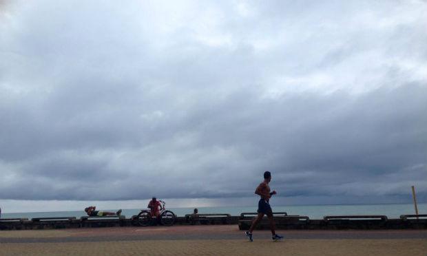 No Recife, termômetros marcam de 32ºC e 23ºC / Foto: Isabelle Figueirôa/NE10