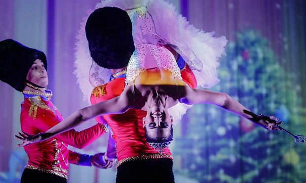 O espetáculo natalino contará com 17 bailarinos no Parque Santana nos dias 19, 20, 24, 25, 26 e 27 / Foto: Divulgação