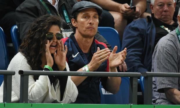 McConaughey, ganhador do Oscar do "Clube de compra Dallas", visita o País com a esposa Camila  / Foto: AFP