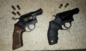 Dois revólveres calibre 38 foram apreendidos