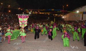 Em São Caetano, no Agreste, desfile das La Ursas já é tradição. 
