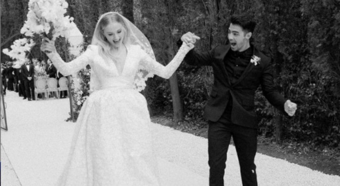 Sophie Turner e Joe Jonas compartilham fotos do casamento; confira