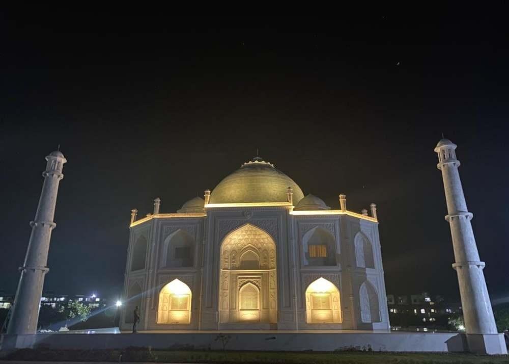 Homem constrói réplica do Taj Mahal como prova de amor para esposa; veja fotos