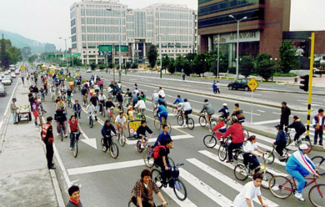 Bicicletas invadem Bogotá, que já deu inúmeras lições de mobilidade ao mundo com o Transmilênio.