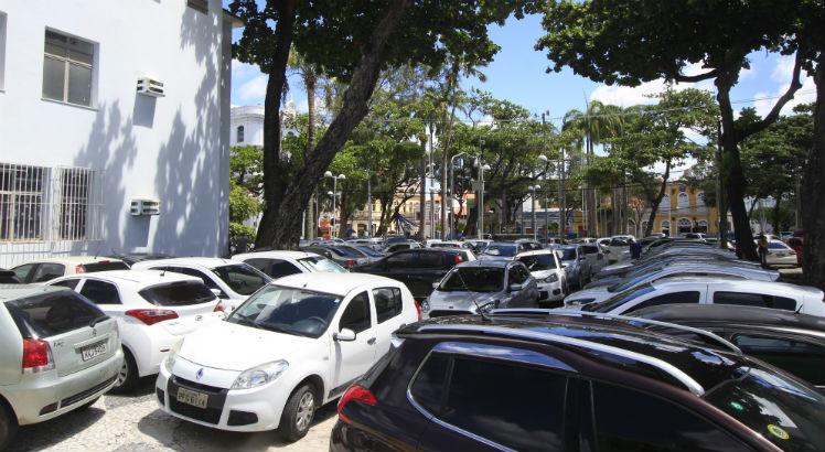 Bairro do Recife continua sendo uma ilha de carros