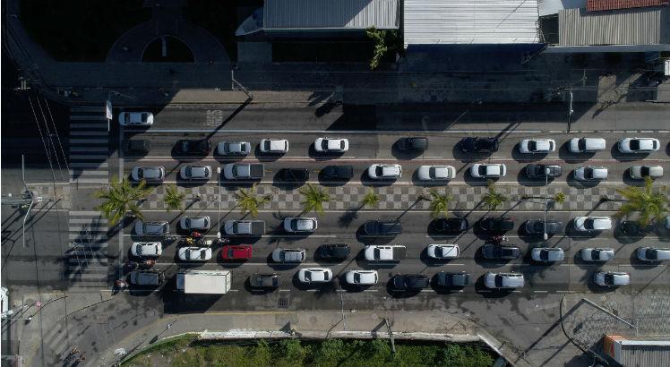 Brasileiro que tem carro gasta mais de R$ 2 mil para se locomover por mês