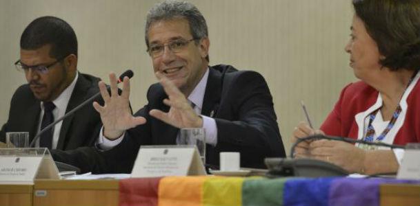 Arthur Chioro assinou portaria que cria comissão interministerial para combater a violência contra população LGBT (Foto: Antonio Cruz/Agência Brasil)