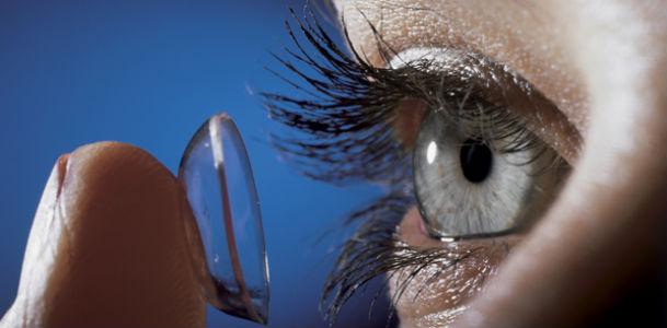 Quem não cuida das lentes de contato adequadamente pode ter infecção ocular por bactéria, fungos ou vírus, além de conjuntivite alérgica (Foto: Soblec/Divulgação)