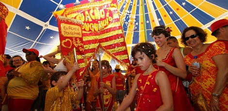 Eu acho é Pouquinho faz a festa da garotada no Sítio Histórico de Olinda (Alexandre Gondim/JC Imagem)