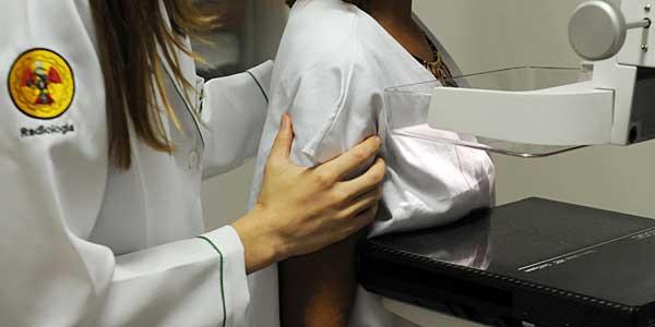 Mamografia faz parte do check-up da mulher (Foto: Guga Matos/JC Imagem)