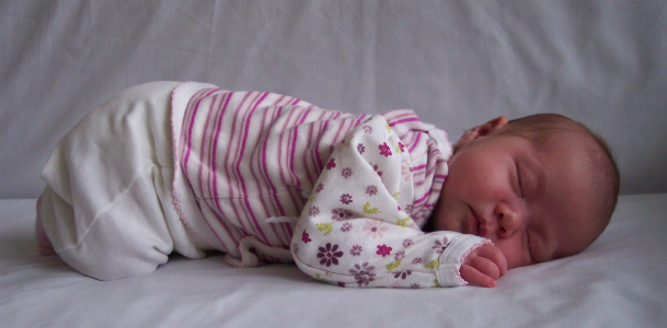 Dúvidas em relação a melhor posição para o bebê dormir serão mote de palestra durante o evento (Foto: Free Images)