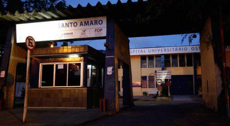 Os cinco casos suspeitos de coronavírus seguem internados no Hospital Universitário Oswaldo Cruz (Foto: Igo Bione/Acervo JC Imagem)