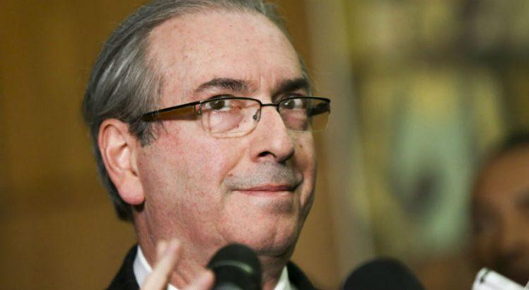 TRF da lava jato revoga prisão preventiva de Eduardo Cunha, mas proíbe que saia do país