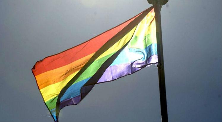 Paulo Câmara não sanciona 'Dia Estadual da Visibilidade Bissexual', e presidente da Alepe promulga lei