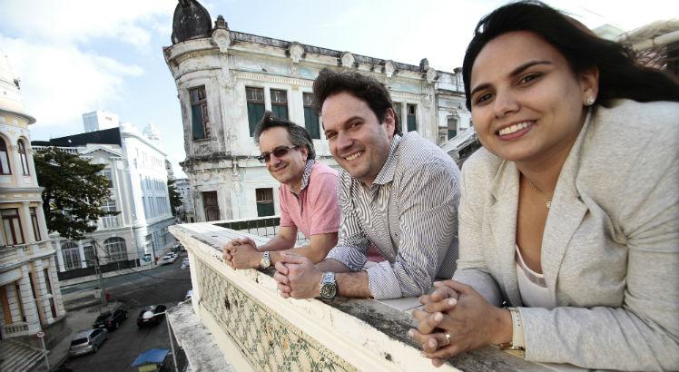 Nelson Campelo, Rodrigo Assad e Fabiana Falcone, na época da aquisição. Foto: Guga Matos/JC Imagem