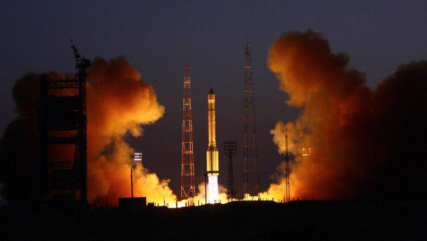 O Proton na hora do lançamento, no Casaquistão. (Foto: AFP). 