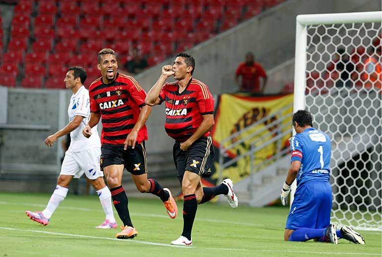 Danilo anotou o segundo gol a favor do Leão. Foto: Alexandre Gondim / JC Imagem