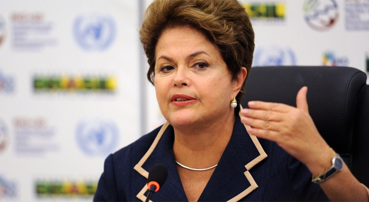 Presidente Dilma elogia tema da redação do Enem 2015