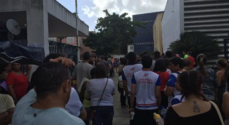 Alunos entrando para o SSA3 na Escola Politécnica de Pernambuco (Poli-UPE). Foto: Luana Nova/NE10.
