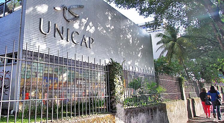 Foto: Clemilson Campos/JC Imagem
Data: 19/12/2012
Assunto: CIDADES - Na foto destaque para fachada da UNICAP