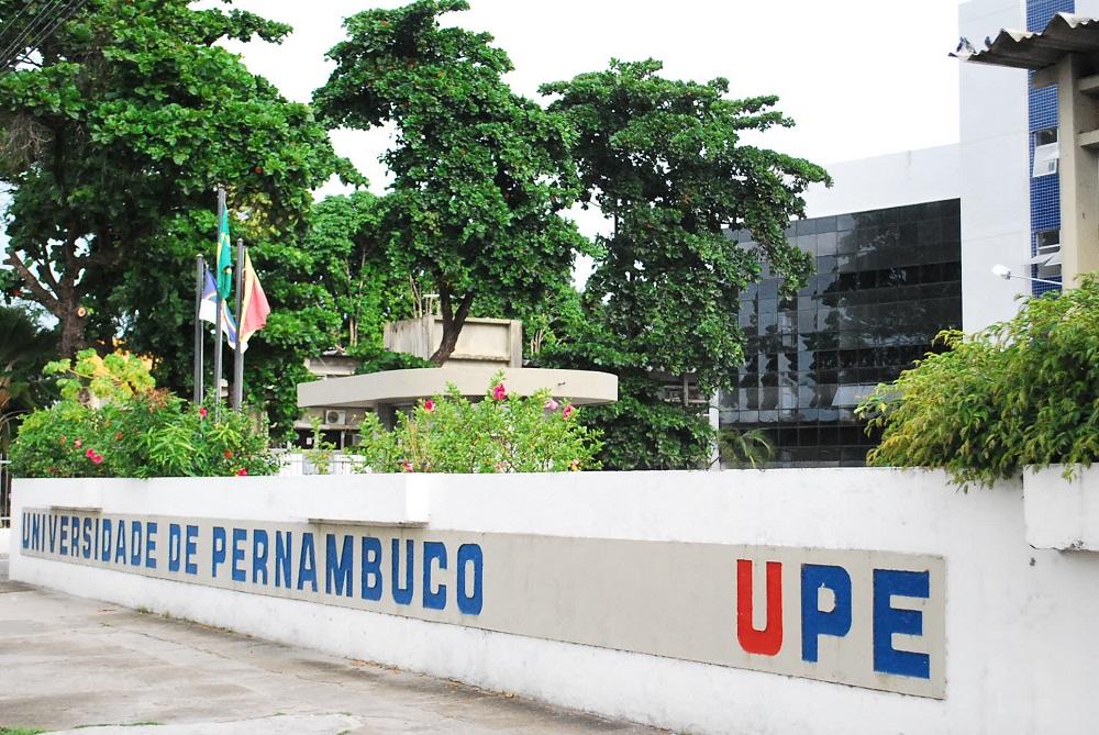 Fachada da reitoria da UPE, a Universidade de Pernambuco
