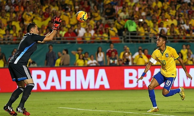 Neymar foi decisivo e marcou o gol da vitória na reestreia de Dunga / Foto: AFP