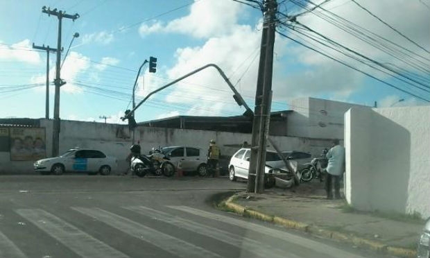 O acidente teria ocorrido por volta das 6h10  / Foto: @mj_vale / Twitter