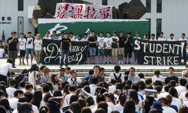 Milhares de estudantes de 25 universidades e escolas de Hong Kong devem faltar as aulas durante a semana / Foto: AFP