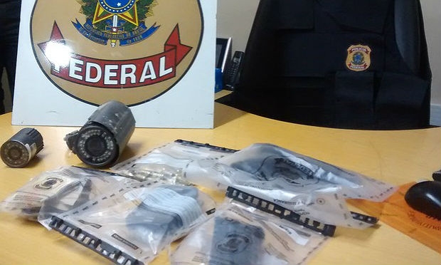 Armas, dinheiro e drogas foram apreendidos durante a operação da PF / Foto: divulgação