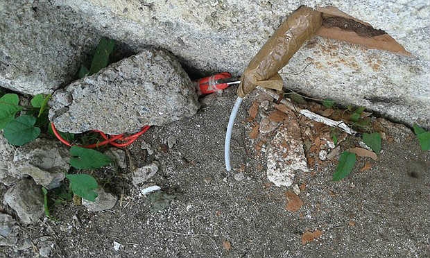 Cinco "bananas" de dinamite foram encontradas e desativadas / Foto: Seres/Divulgação