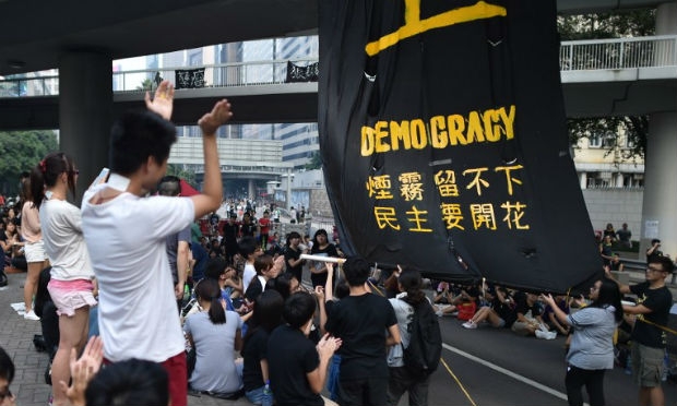 Manifestantes pró-democracia deram prazo até amanhã para o governo responder a suas exigências de reformas / Foto: AFP