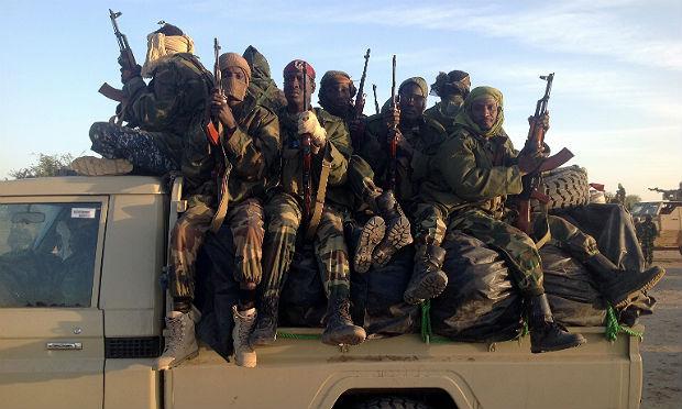 Militares da Nigéria não tem controle sob grupo terrorista nigeriano Boko Haram, responsável por sequestros e mortes / Foto: AFP
