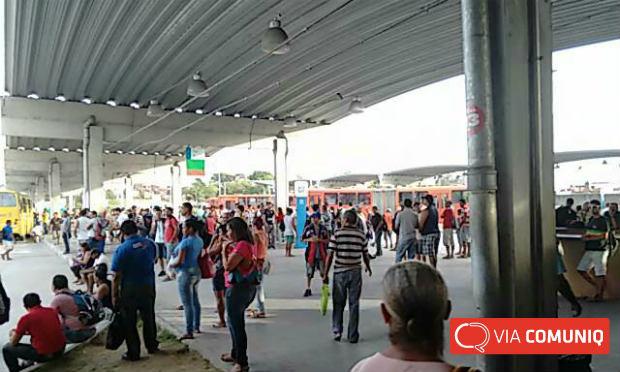 As filas para ônibus da Vera Cruz nos terminais integrados era grande / Foto: Tiago Rodrigues / ComuniQ