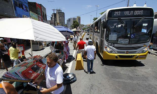 Ônibus não passarão pela Avenida Dantas Barreto / Foto: Bobby Fabisak/JC Imagem