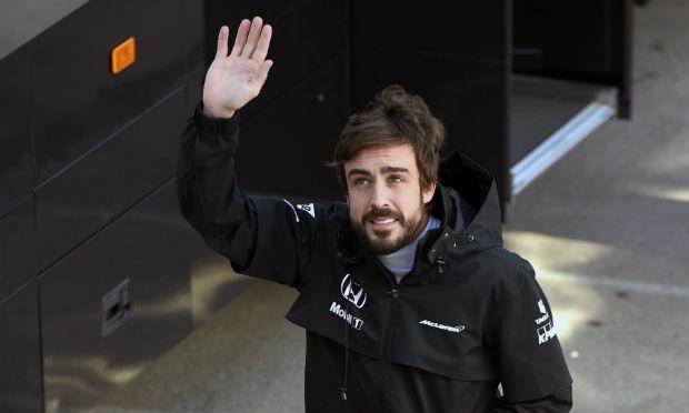 Alonso acidentou-se no domingo, quando fazia sua 21ª volta no circuito de Montmeló / Foto: AFP