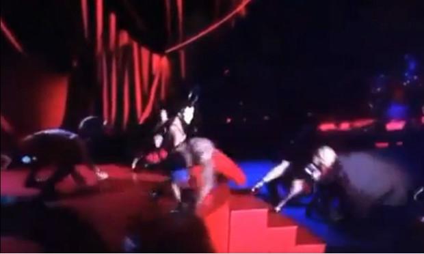 Madonna caiu durante apresentação no Brit Awards / Foto: Reprodução vídeo