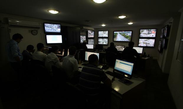 Informações recebidas pelo 0800 da CTTU são repassadas à central de monitoramento / Foto: Guga Matos/JC Imagem