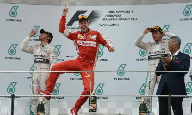 Vettel acredita que é cedo para se fazer comparações com o maior campeão da história da categoria / Foto: AFP