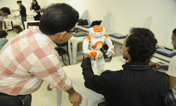 Pernambuco se torna pioneiro no ensino com robôs humanoides na rede pública em todo o país / Foto: Carlos Augusto/PCR