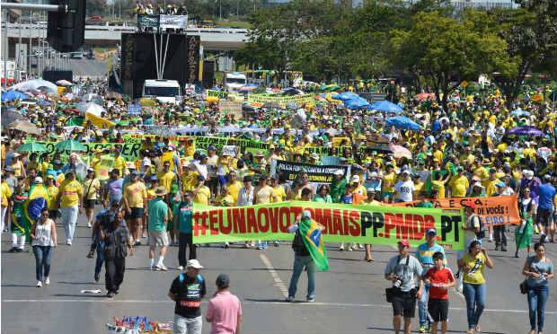 Em Brasília, a estimativa  divulgada pela Polícia Militar às 10h55 disse que eram 5.000 pessoas / Foto: Agência Brasil