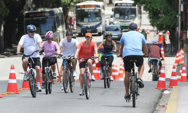 A ciclofaixa conta com três rotas que cortam mais de 30 bairros da Cidade / Foto: Alexandre Gondin/ JC Imagem