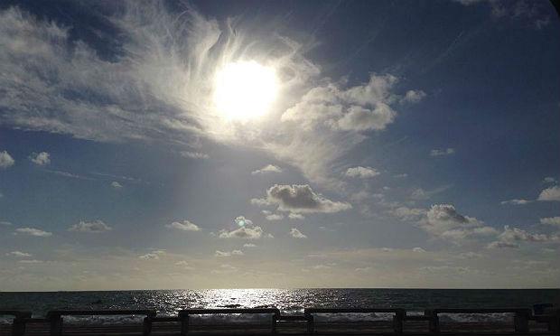 Sol e nuvens deverão brigar no céu do Recife nesta segunda / Foto: Isabelle Figueirôa/NE10
