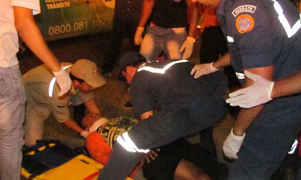 Homem socorrido pelos bombeiros disse ter sido agredido por membros de torcida organziada / Foto: Corpo de Bombeiros/Divulgação