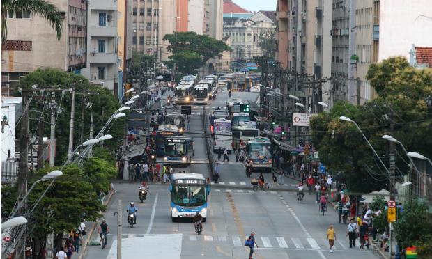 Linhas de ônibus "comuns" continuarão sem ar-condicionado / Foto: Sérgio Bernardo/JC Imagem