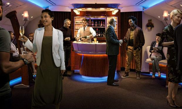 Alguns modelos contam com Lounge Onboard, espaço exclusivo para clientes da Primeira Classe e Classe Executiva / Foto: divulgação/Emirates